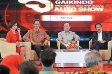Industri Automotif Masih...