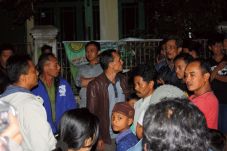 Kelompok Bersajam Serang...