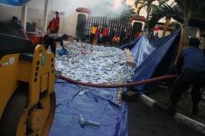 Kejari Semarang Musnahkan...
