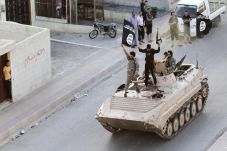 ISIS Gantung 2 ABG karena...