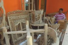 Perajin Kayu Jati Kewalahan...