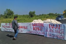 Pemilik Tanah Blokade...
