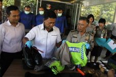Perampok Menyaru Polisi...