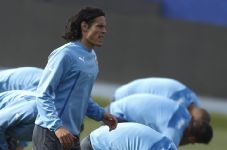 Cavani Tinggalkan Timnas...