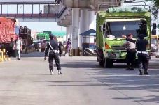 Truk Dilarang Beroperasi...