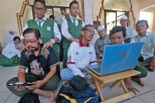 Selain Bagi Takjil,...