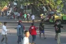 Dua Kelompok Remaja...