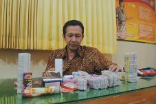 Polisi Buru Pemasok...