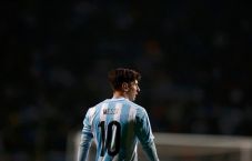 Messi Akui Tumpul di...