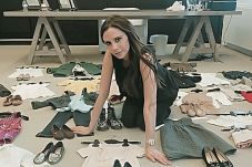 Victoria Lelang Gaun...