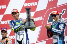 Rossi Bahagia Beda 10...