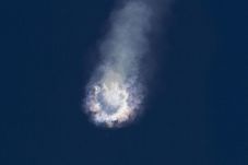 Roket Spacex Meledak,...