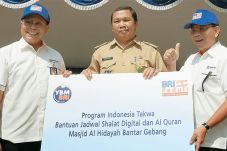 BRI Bagikan Sembako...