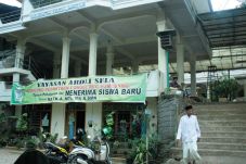 Cetak Santri Berakhlak...