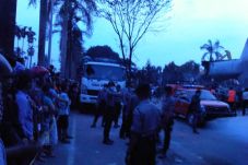 Ribuan Warga Masih Padati...