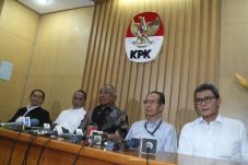 KPK Didesak Usut Proyek...