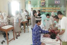Polda DIY Gelar Khitanan...