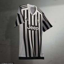 Juventus Rilis Jersey...