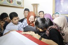 Tangis Haru Sambut Kedatangan...