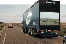 Samsung Buat Truk Tembus...