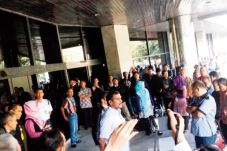 Demo, Karyawan PT InTI...