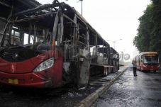 Sebelum Terbakar, Bus...