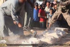 ISIS Hancurkan 6 Patung...