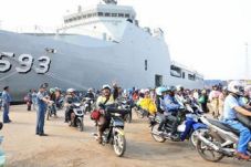 Dua Kapal Perang Siap...