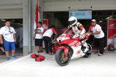 Dua Pembalap Indonesia...