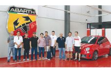Undang Komunitas Mobil...