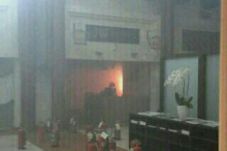 Api di Bandara Soetta...