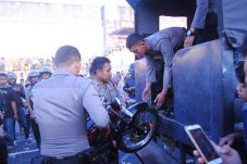 Ribuan Petasan dan Puluhan...