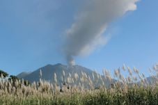 Abu Gunung Raung ke...