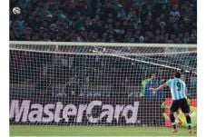 Higuain Jadi Kambing...