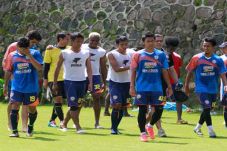 Singo Edan Bebaskan...