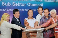 Industri Automotif Terus...
