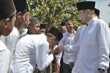 HT Ajak Santri Bangun...