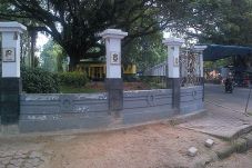 Pagar Besi di Taman...