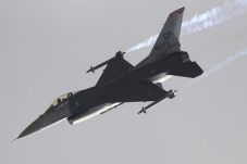 Jet Tempur F-16 dan...