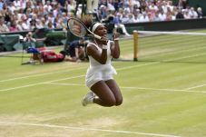 Hempaskan Azarenka,...