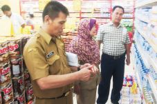 Supermarket Nekat Masih...