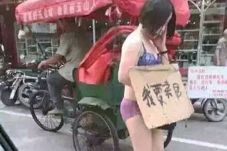 Pria China Paksa Istri...