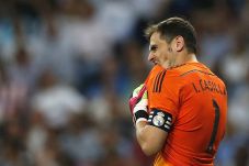 Casillas Dekati Pintu...