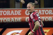 Milan Perpanjang Kontrak...
