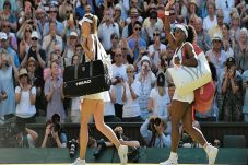 Kalahkan Sharapova,...