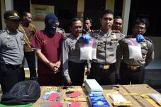 Polisi Tangkap Kurir...
