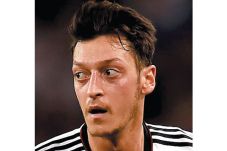 Tertarik Rekrut Oezil