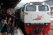 Aneh, Kepala Stasiun...