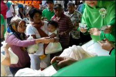 Demi Dua Kilogram Beras,...