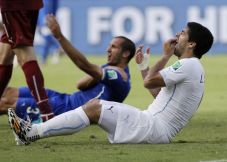 Suarez Minta FIFA untuk...